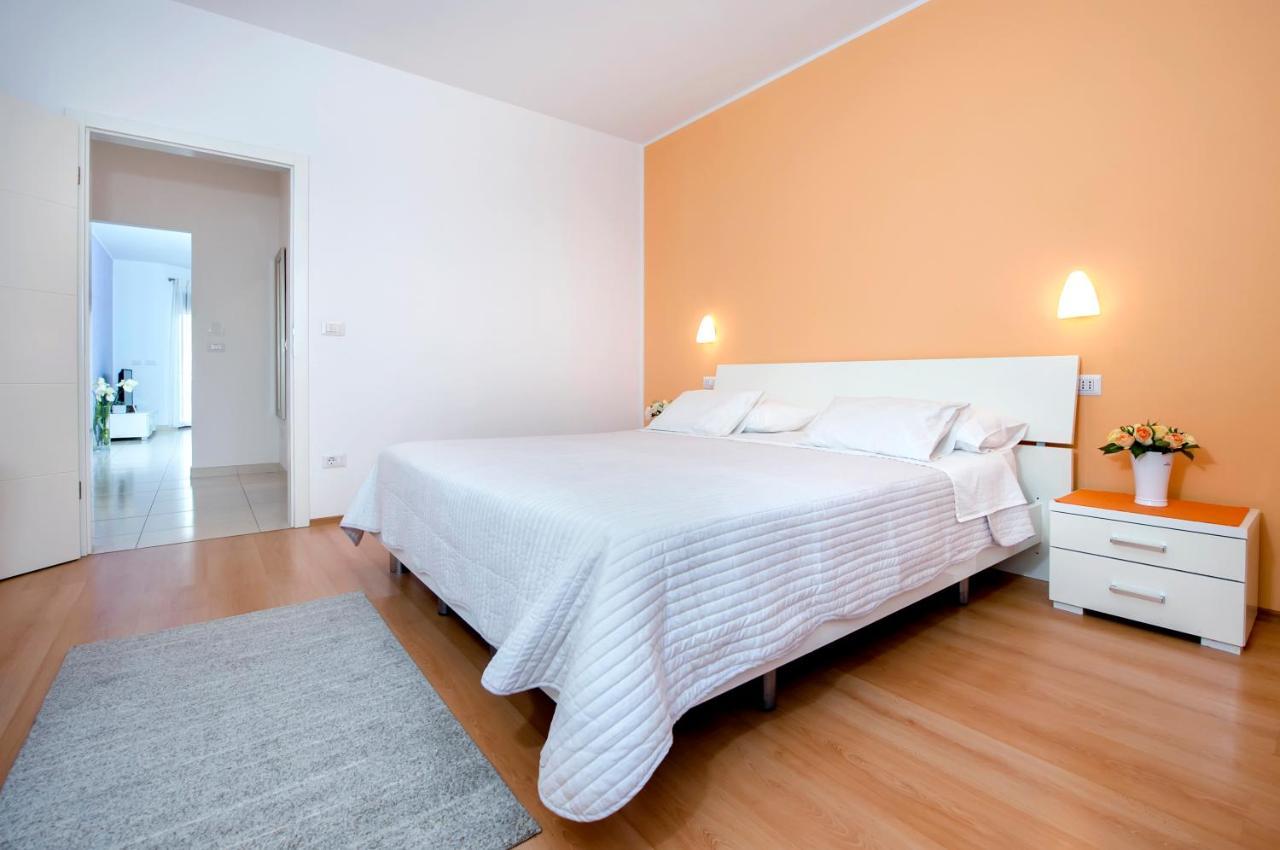 Apartments And Rooms Camaiore Rovinj Exteriör bild