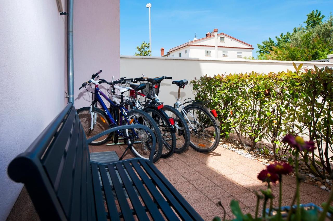 Apartments And Rooms Camaiore Rovinj Exteriör bild