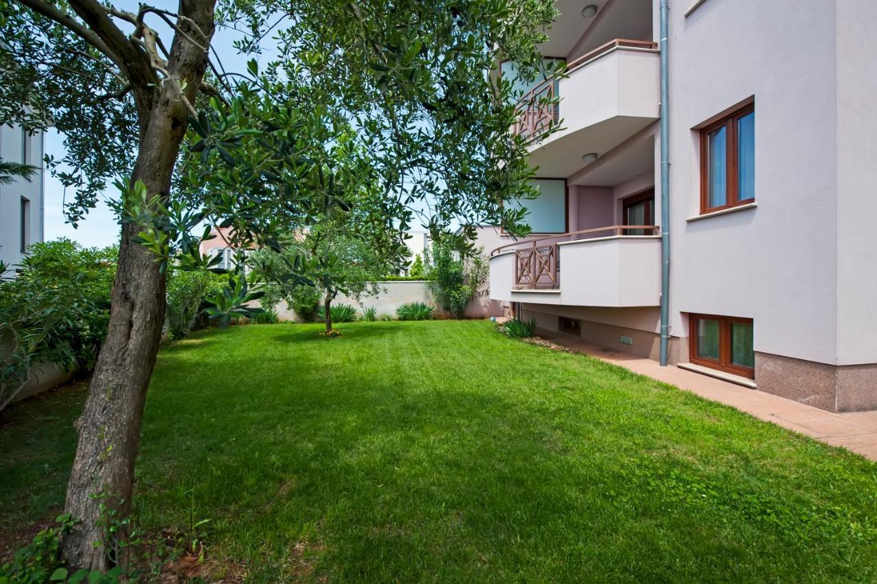 Apartments And Rooms Camaiore Rovinj Exteriör bild