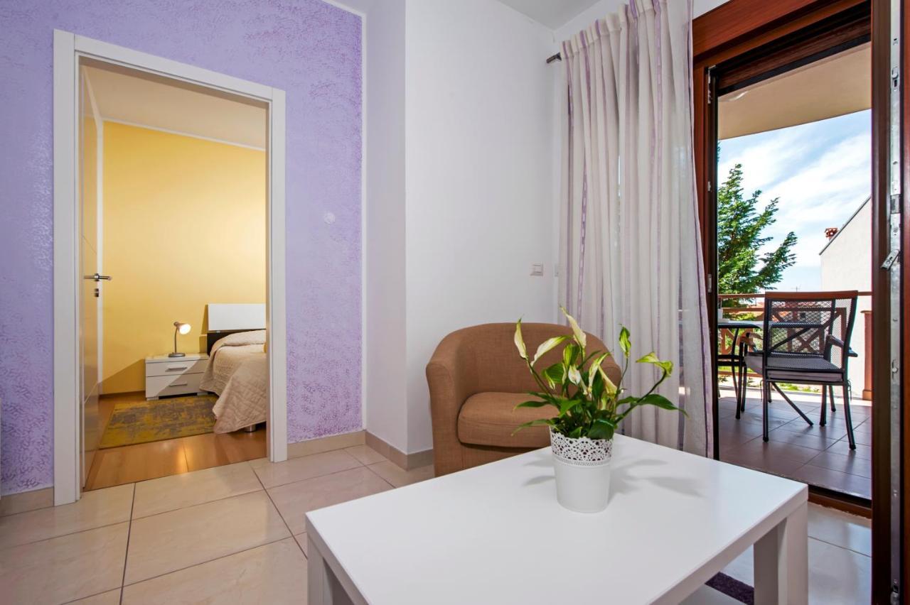 Apartments And Rooms Camaiore Rovinj Exteriör bild