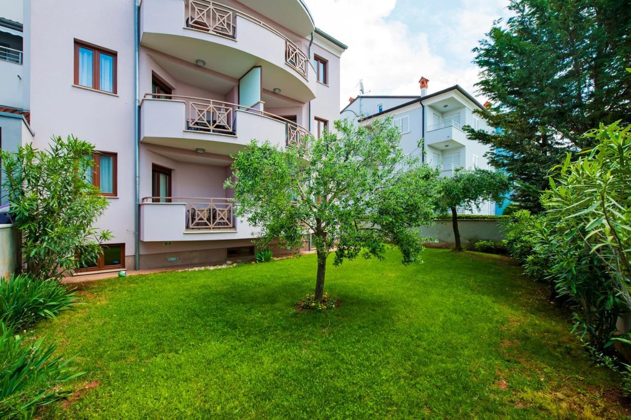 Apartments And Rooms Camaiore Rovinj Exteriör bild