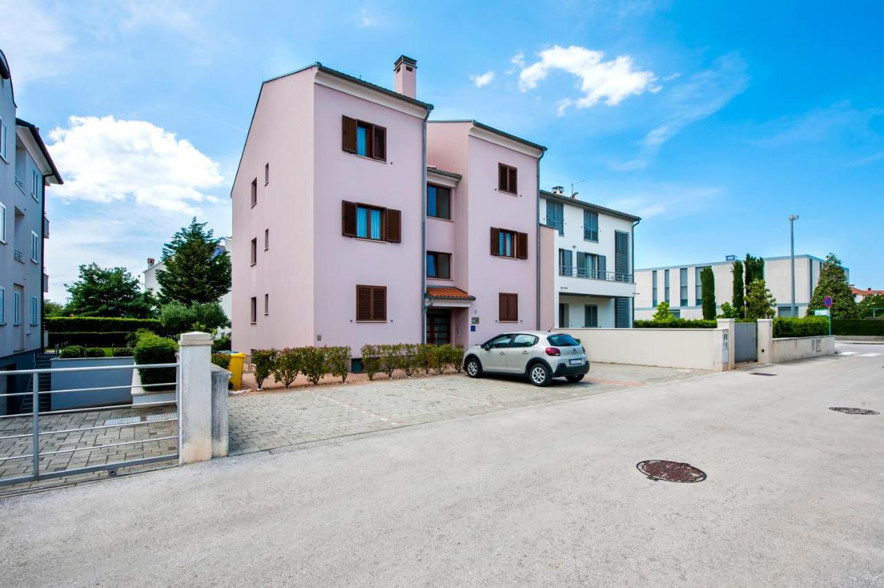 Apartments And Rooms Camaiore Rovinj Exteriör bild